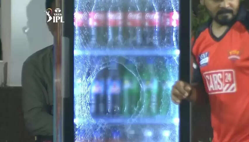 IPL 2022 Nitish Rana broken fridge sunrisers hyderabad dugout--1-1111111111