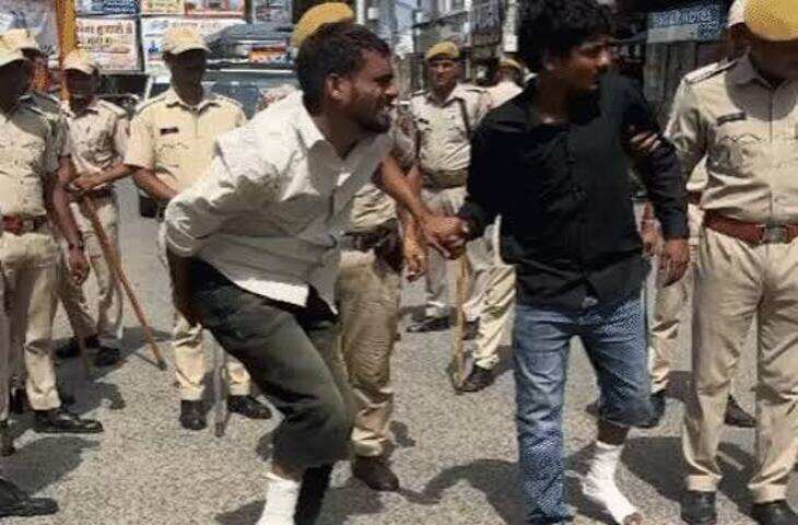 भीलवाड़ा में अपहरण और फिरौती केस: 3 हिस्ट्रीशीटरों की पुलिस परेड, फुटेज में देंखे बाजार में पैदल चलाकर निकाला गया जुलूस