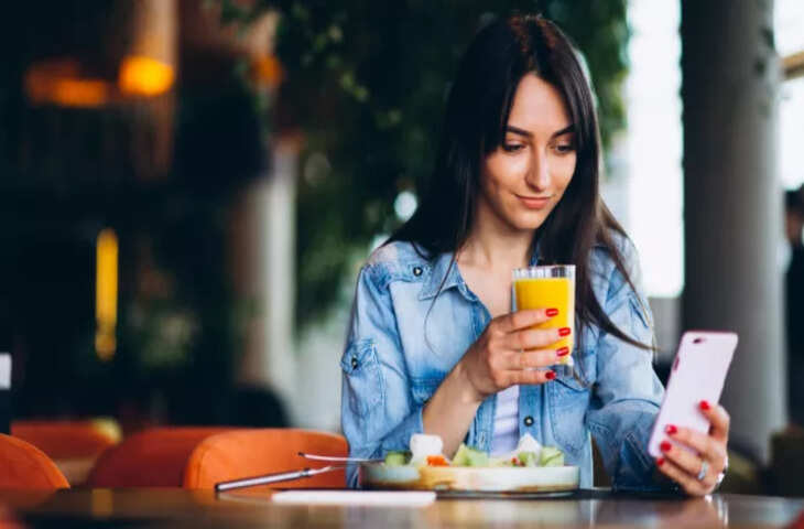 स्मार्टफोन के बुरी तरह आदि हुए भारतवासी! इस काम के दौरान करते है सबसे ज्यादा इस्तेमाल, यहाँ देखे Vivo स्टडी शॉकिंग आंकड़े 