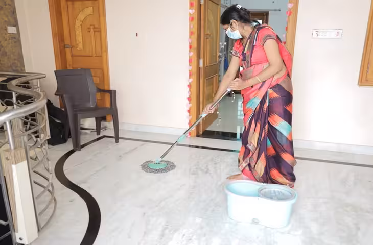 Vastu Tips: घर में पोछा लगाते समय न करें ये 3 गलतियां, वरना बढ़ सकती हैं परेशानियां, जानें सही नियम