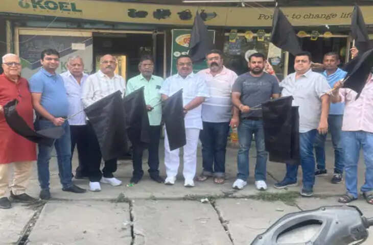 MDA की कार्रवाई के विरोध में मेरठ के व्यापारियों का आंदोलन जारी, दुकानों पर लगाए काले झंडे