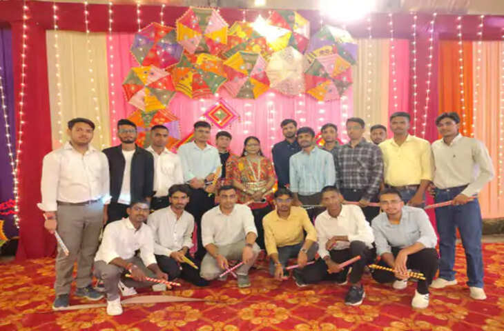 डीएमसीएच में डांडिया नाइट का धमाल, संगीत की धुन पर झूमे मेडिकल स्टूडेंट्स; पुराने शिक्षक भी हुए शामिल