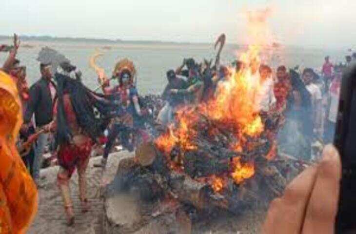 काशी के मणिकर्णिका घाट पर मसाने की होली, वीडियो में देंखे भस्म और श्रद्धा का अनोखा संगम