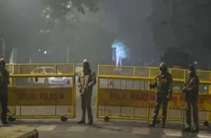 बदमाश को पकड़ने गई पुलिस टीम पर चाकू से हमला, इलाके में मचा हड़कंप