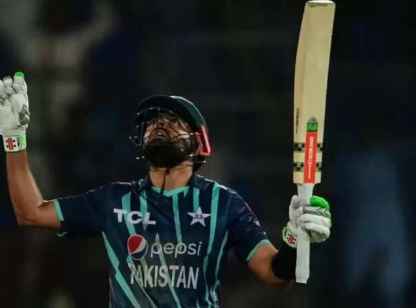 mohammad rizwan takes review without asking babar azam--11111112