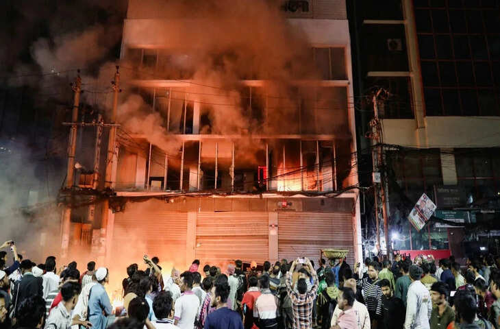 वीडियो में देखें बांग्लादेश में पीट पीटकर हिंदू युवक को दी दर्दनाक मौत, विरोध प्रदर्शन के दौरान भडकी हिंसा