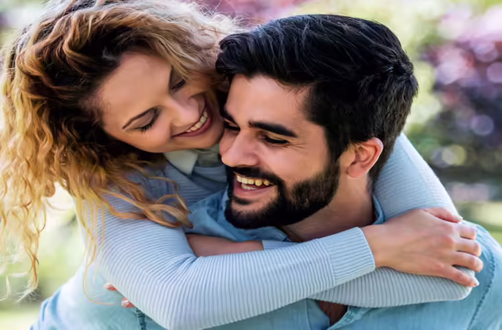 प्यार में सच जरूरी है लेकिन वीडियो में जानिए वो 5 झूठ जो आपके रिश्ते को&nbsp;बना सकते हैं और भी गहरा