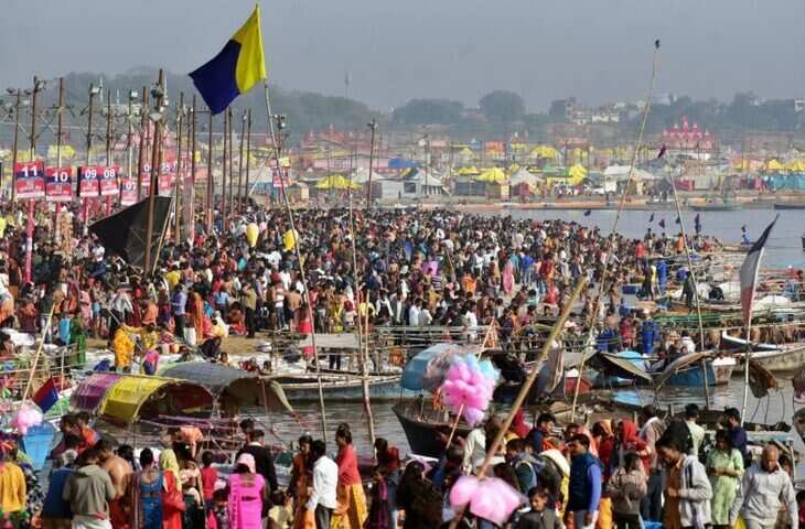 माघ मेले 2026 में फर्जी बाबाओं का हुजूम!&nbsp;कोई हनुमान चालीसा के नाम पर भागा, तो कोई गायत्री मंत्र तक नहीं सुना पाया, देखे वीडियो&nbsp;