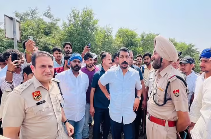 रायपुररानी में महापंचायत, सांसद चंद्रशेखर आजाद को हाइवे पर रोका, कई थानों की पुलिस पहुंची, शाम को छोड़ा