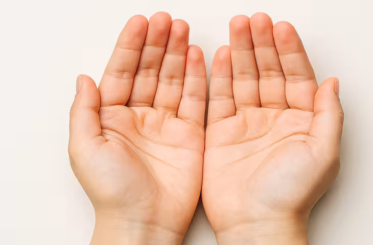 Palmistry: हथेली पर त्रिशूल का निशान बदल सकता है किस्मत! इन जगहों पर होने से मिलती है धन, यश और ऊंचा पद पाने की संभावना