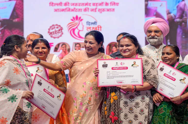 रक्षाबंधन से पहले दिल्ली में लक्ष्मी योजना की शुरुआत, सीएम रेखा गुप्ता ने देरी की बताई वजह