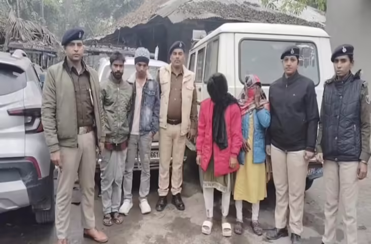 पुलिस ने किया शराब तस्करी का भंडाफोड़, कार से 478 टेट्रा पैक बरामद, दो महिला समेत चार गिरफ्तार