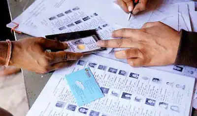 Jhansi  झांसी में 15.55 लाख वोटर करेंगे वोट की चोट