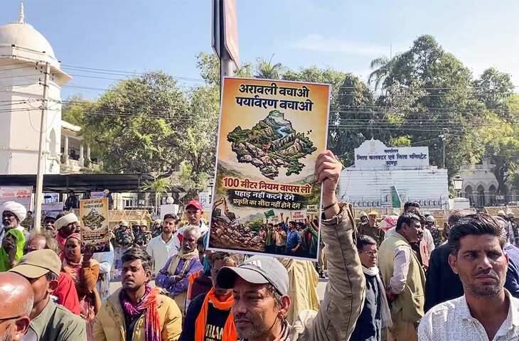 राजस्थान में 'अरावली बचाओ' अभियान, वीडियो में देखें अलवर में अरावली बचाने के लिए सिर मुंडवाया, दौसा और अजमेर में विरोध-प्रदर्शन में तनाव