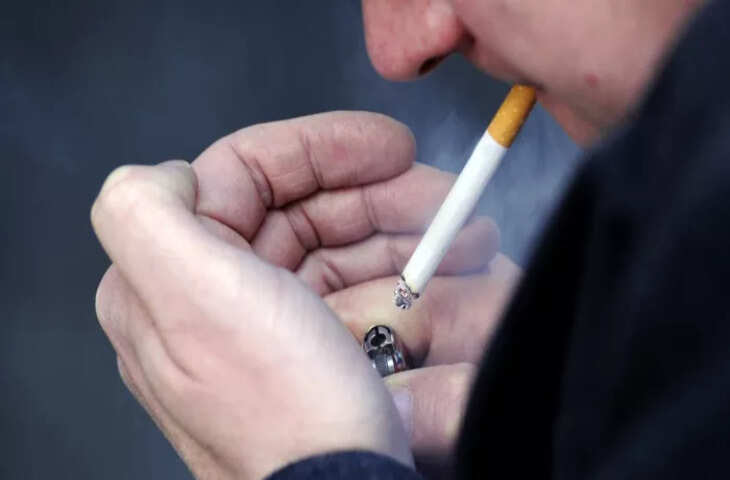 Viral Video: चेन स्मोकिंग का खतरनाक स्तर, एक बार में 12 सिगरेट पीता दिखा व्यक्ति, लोग हुए हैरान