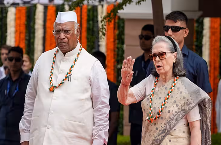 वंदे मातरम अपमान मामले में राहुल और सोनिया गांधी के खिलाफ दिल्ली पुलिस ने शुरू की जांच