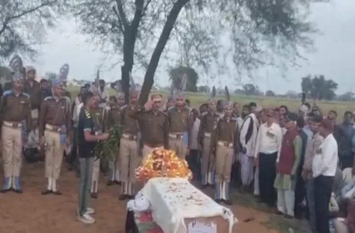 अलवर के जवान हरिओम का पार्थिव शरीर पहुंचा गांव, बेटे ने दी मुखाग्नि, नम आंखों से विदाई