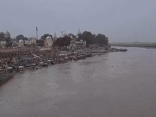 अयोध्या में सरयू का जलस्तर खतरे के निशान के करीब, महज 8 सेंटीमीटर नीचे पहुंचा; प्रशासन अलर्ट