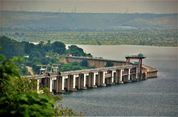 रावतभाटा में राणा प्रताप सागर बांध पर युवती ने लगाई छलांग, होमगार्ड की सतर्कता से बची जान