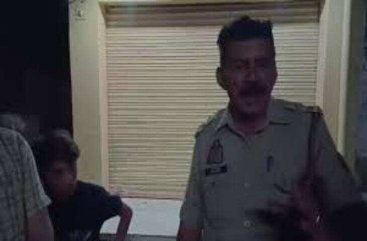 नशे में धुत दरोगा का वीडियो वायरल, एसएसपी ने लाइन हाजिर किया