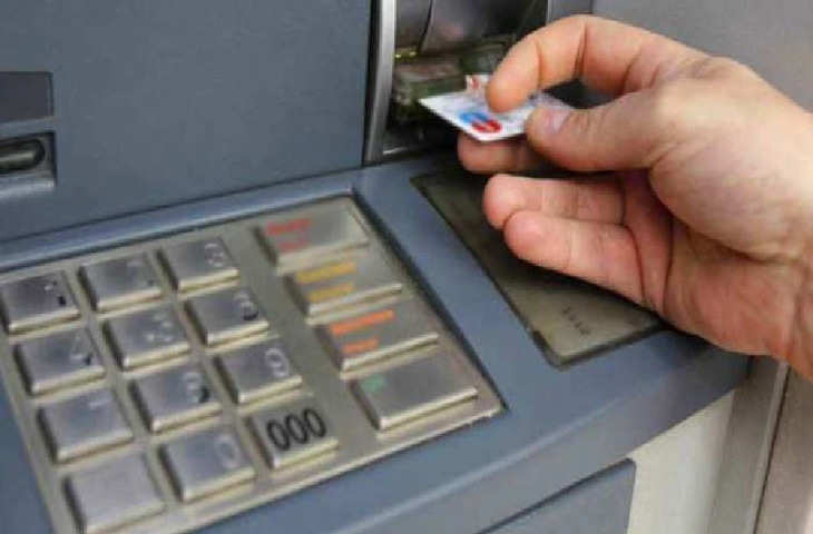 ATM से नहीं निकला पैसा लेकिन अकाउंट से कट गया, जानें इस सिचुएशन में क्या करना है?