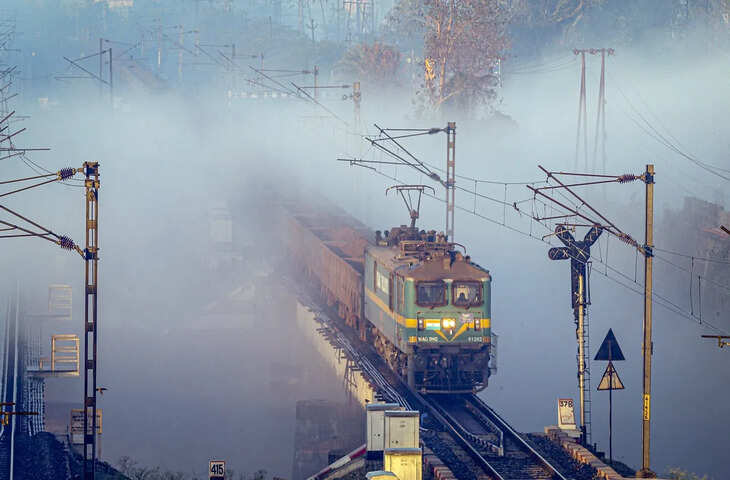 विजिबिलिटी लो, रफ्तार पर ब्रेक&hellip; कड़ाके की ठंड से ठिठुरा उत्तर भारत, पहाड़ों पर बर्फ बनी मुसीबत