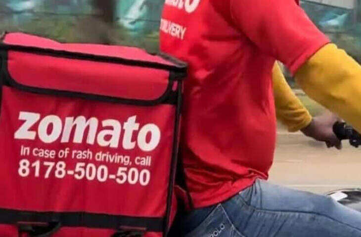 अब Zometo से खाना मंगवाना पड़ेगा महंगा,&nbsp;LPG Crisis के चलते इतनी बढ़ाई फ़ूड डिलीवरी फीस&nbsp;