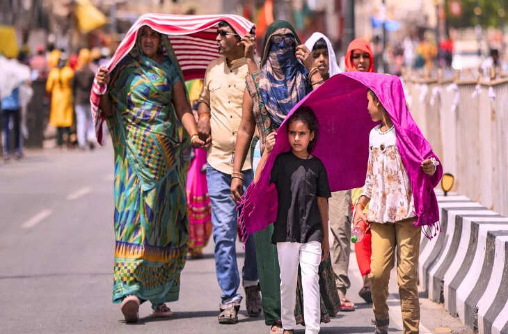 गोरखपुर और बस्ती में बिजली गिरने से चार की मौत