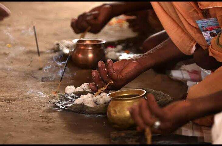 Pitru Paksha 2026 : घर की अशांति और बीमारी के पीछे पितृ दोष या प्रेत बाधा? जानें इनके मुख्य लक्षण और समाधान