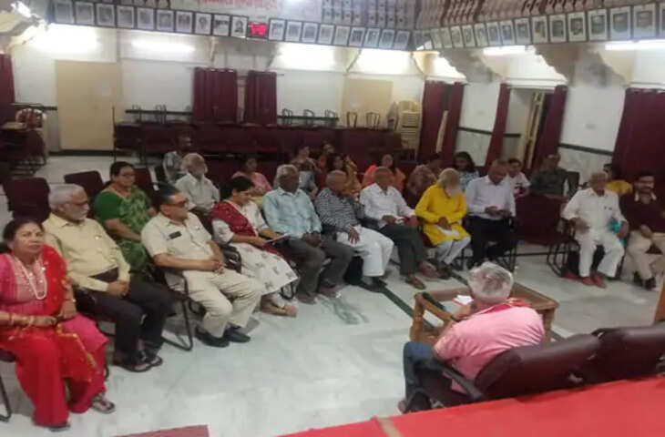 Indore में श्री मध्यभारत हिन्दी साहित्य समिति, इंदौर में एक साप्ताहिक कार्यक्रम