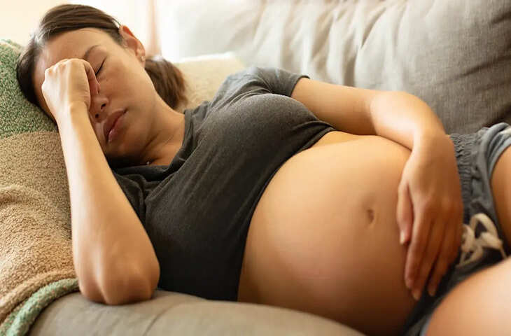 Pregnancy Headache: गर्भावस्था में सिरदर्द को न करें नजरअंदाज, ये लक्षण दिखें तो हो जाएं सतर्क
