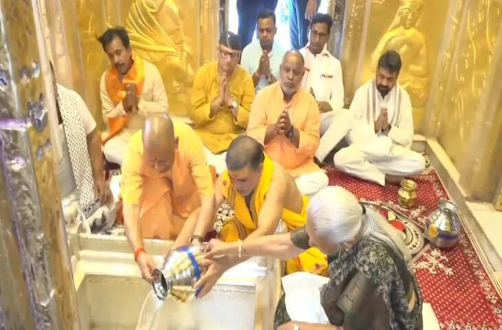 काशी में भक्तिमय माहौल, CM योगी और राज्यपाल ने बाबा विश्वनाथ के चरणों में टेका माथा; सोमनाथ संकल्प महोत्सव में उमड़ा जनसैलाब