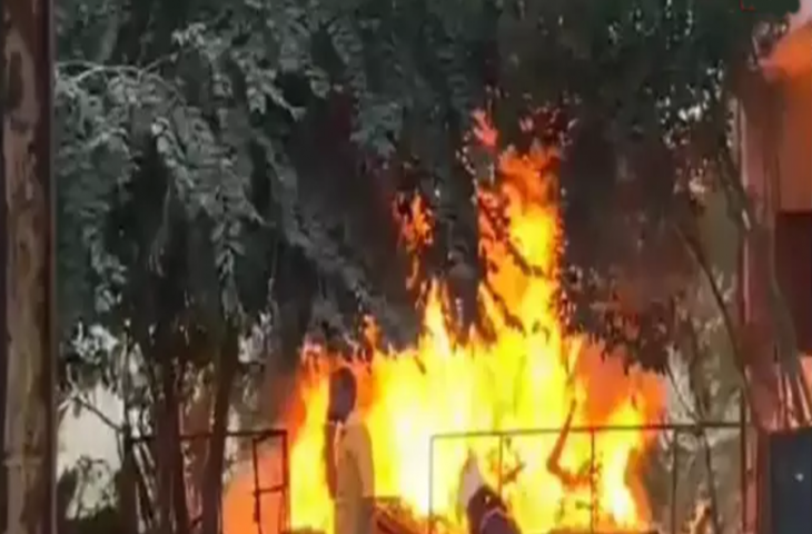 पत्नी से हुआ झगड़ा तो शख्स ने फूंक दिया दहेज में मिला सामान