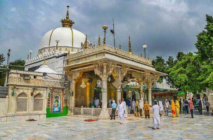 राजस्थान की 5 प्रमुख मस्जिद और दरगाहें, वीडियो में जाने जहां इतिहास के साथ दिखता है आस्था का संगम