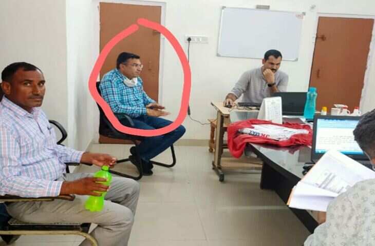 शाहपुरा में ACB की बड़ी कार्रवाई, वीडियो में देखें PWD एक्सईएन की कार से 4 लाख रुपये कैश बरामद