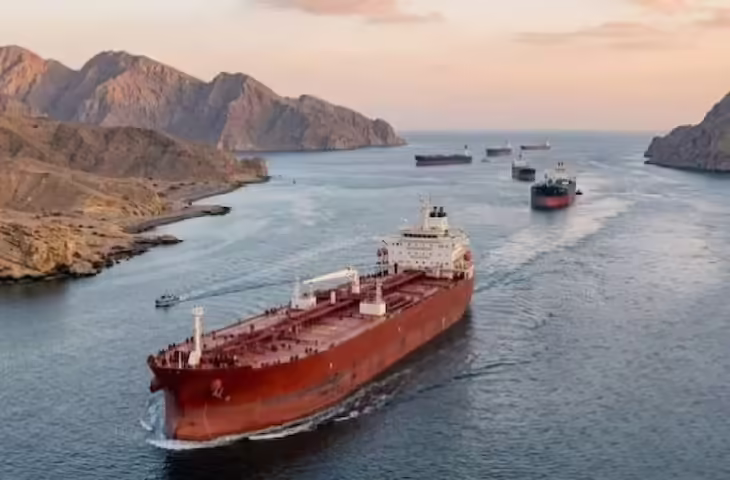 Global Oil Prices Down: होर्मुज खुलते ही तेल गैस की कीमतों में भारी गिरावट, जाने&nbsp;भारत को कितना फायदा?