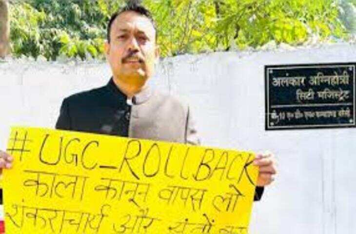 इस्तीफे के दूसरे दिन आक्रामक दिखे अलंकार अग्निहोत्री, समर्थकों के साथ बैठक से पहले ही हाउस अरेस्ट