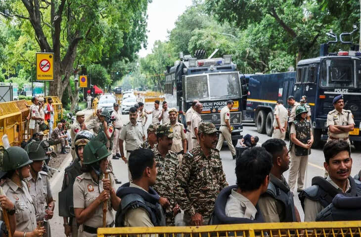 आज दिल्ली जाना पड़ेगा भारी! 57 मेट्रो स्टेशन बंद, नई दिल्ली-निजामुद्दीन रेलवे स्टेशन सील, चप्पे-चप्पे पर पुलिस