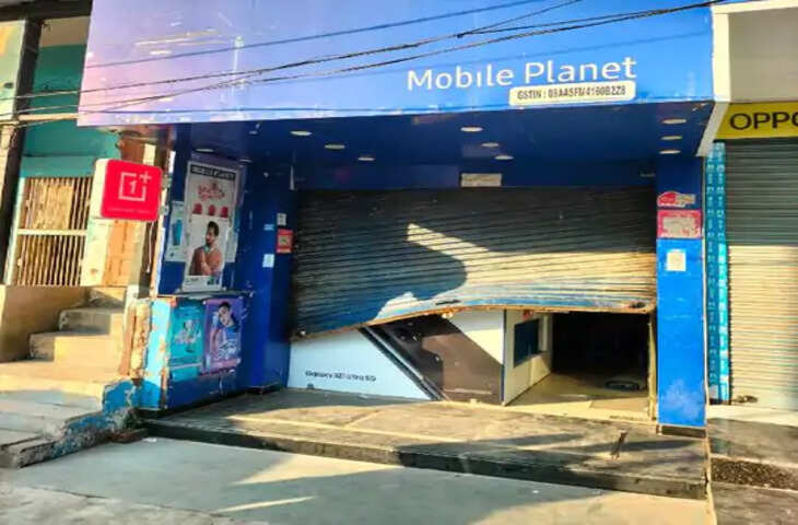 Gaziabad नवयुग मार्केट पुलिस चौकी के पास हुई चोरी, व्यापारियों का हंगामा; पुलिस को मेवात गैंग पर शक