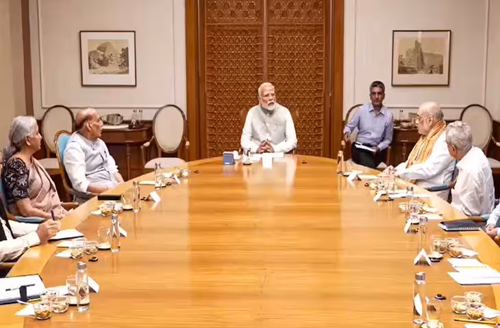 संसद में गृहमंत्री के इस्तीफे की मांग के बीच PM मोदी ने बुलाई कैबिनेट बैठक, जाने क्या निकलेगा समाधान ?