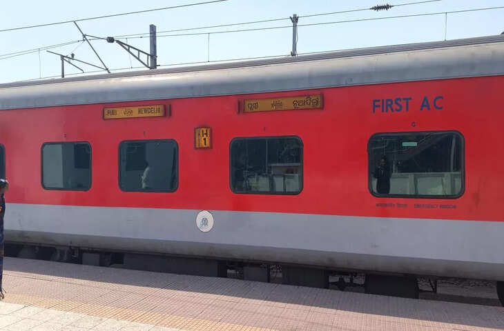 गोमो रेलवे स्टेशन पर छापेमारी, महिला कारोबारी गिरफ्तार, भारी मात्रा में गांजा बरामद