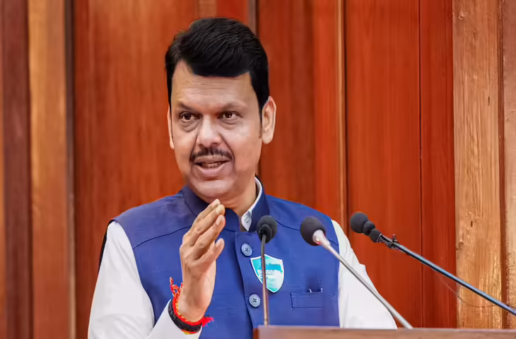महाराष्ट्र की राजनीति में बड़ा भूचाल! फडणवीस के CM पद छोड़ने के दावे ने बढ़ाई सियासी हलचल​​​​​​​