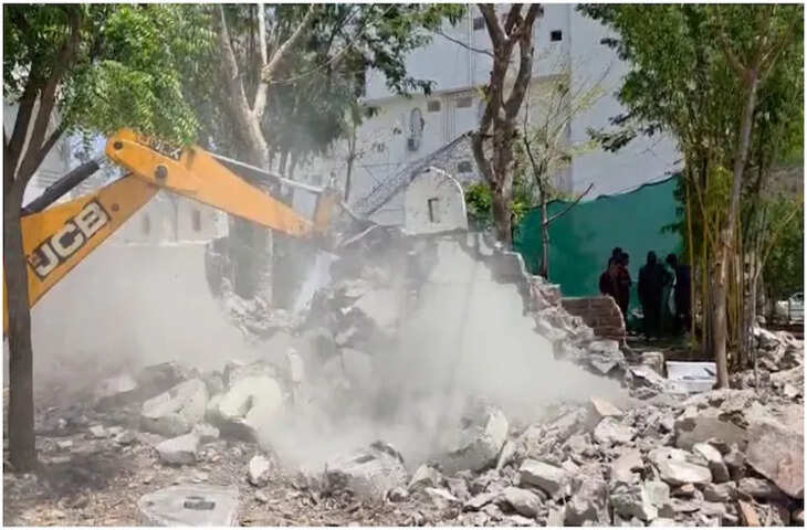 उदयपुर में UDA का बड़ा एक्शन: सुखेर में होटल मनसा गार्डन पर चला बुलडोजर, सरकारी जमीन से हटाया गया अतिक्रमण