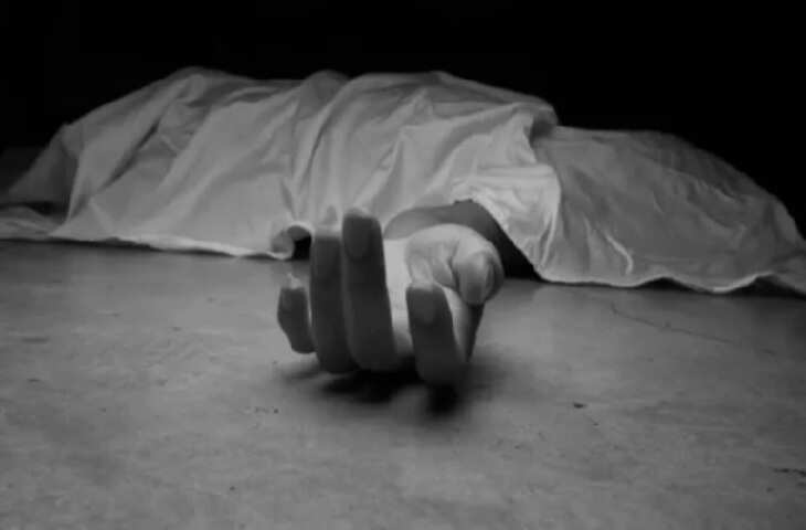 बाइक चोरी के शक में युवक को पेड़ से बांधा, एक्सक्लूसिव फुटेज में देंखे हालत बिगड़ने पर अस्पताल ले गई पुलिस; इलाज के दौरान मौत