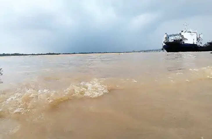 पटना में गंगा का जलस्तर लाल निशान के करीब, 24 घंटे में दीघा में 42 सेमी और गांधी घाट पर 33 सेमी बढ़ा पानी