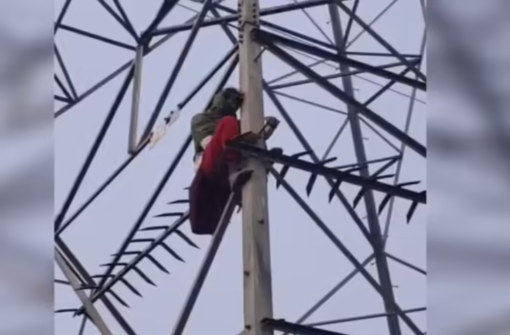 प्रेमी से शादी की मांग को लेकर मोबाइल टॉवर पर चढ़ी युवती, दो घंटे चला हाई-वोल्टेज ड्रामा