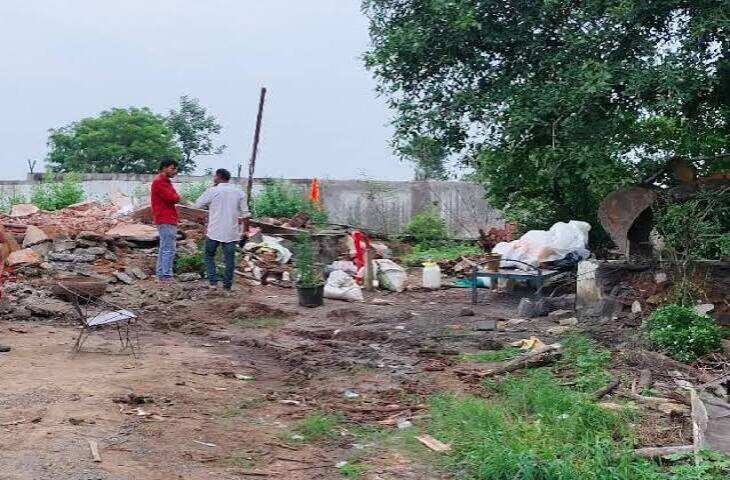 हेलीपैड की जमीन पर बना लिया मकान, खेती भी शुरू कर दी; प्रशासन ने 60 लाख की जमीन से हटाया कब्जा