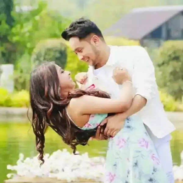 pawandeep rajan and arunita kanjilal relationship