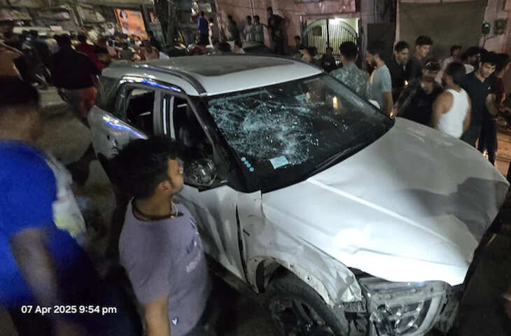 जयपुर में दर्दनाक सड़क हादसा: तेज रफ्तार कार ने बाइक सवारों को मारी टक्कर, एक्सक्लूसिव फुटेज में देंखे 2 लोग गंभीर रूप से घायल