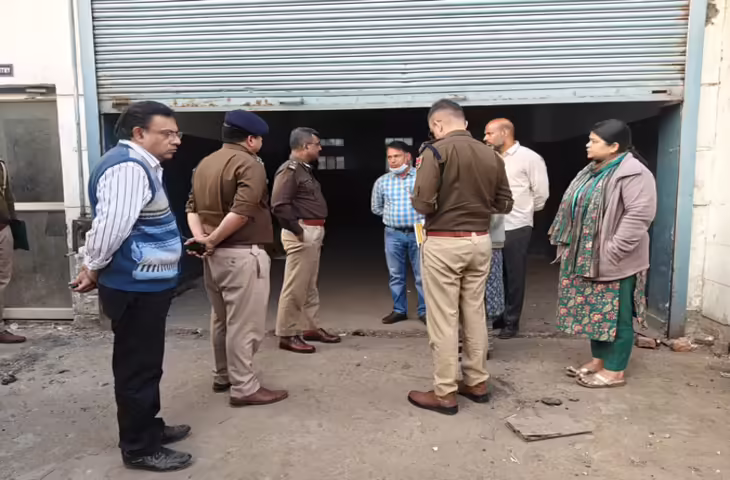 भिवाड़ी में आगजनी के बाद प्रशासन का सख्त एक्शन, दो अवैध पटाखा फैक्ट्रियों का भंडाफोड़